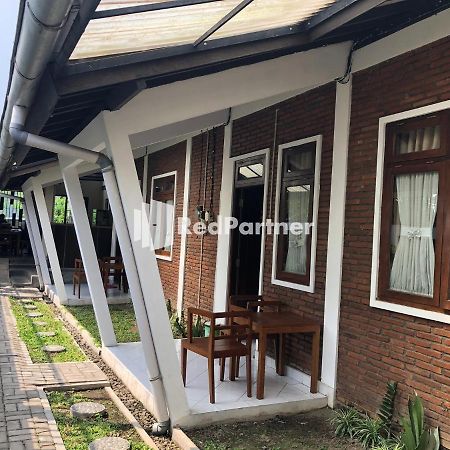 Rifka Annisa Guesthouse Syariah Redpartner Yogyakarta Exterior photo