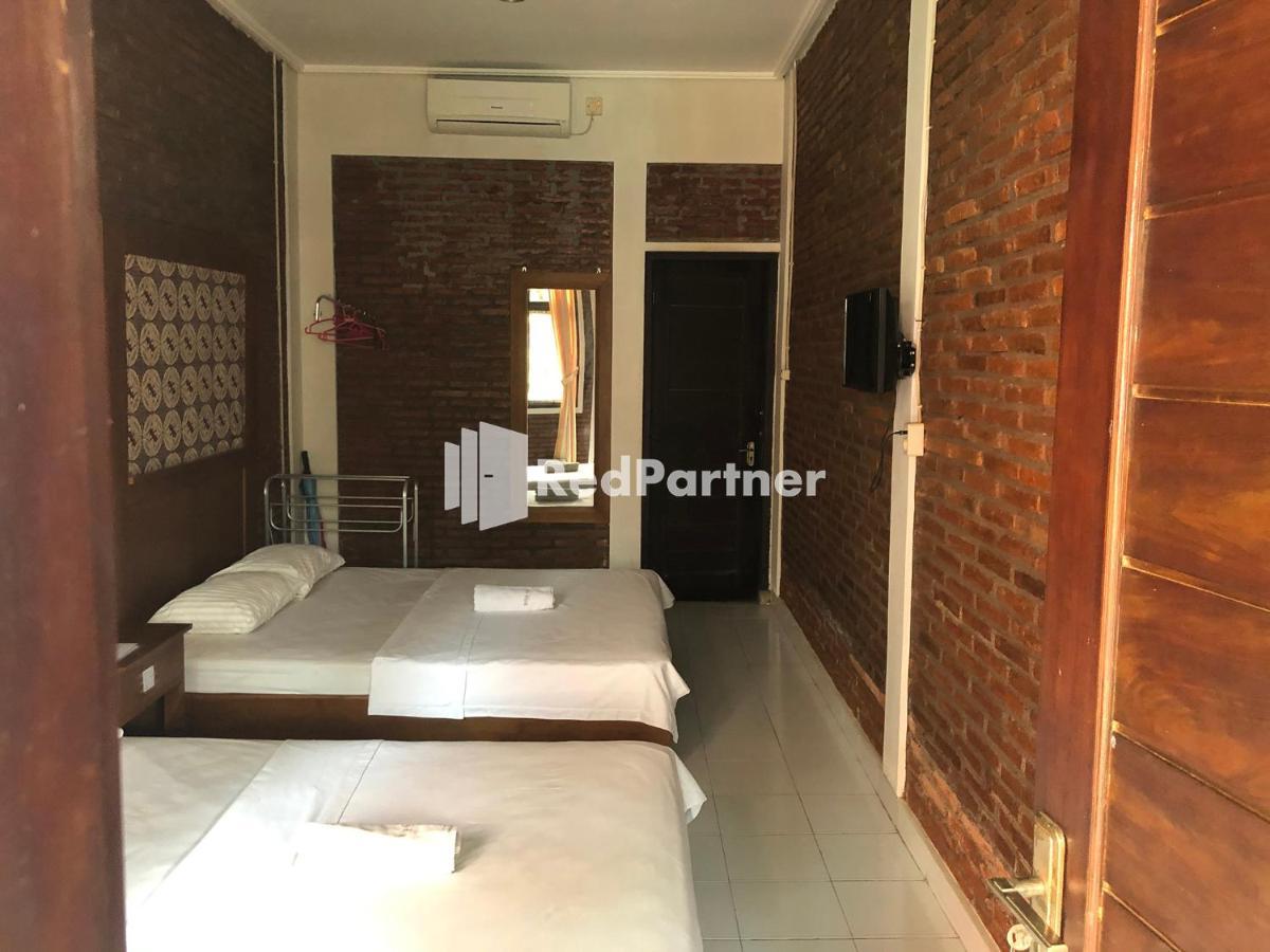 Rifka Annisa Guesthouse Syariah Redpartner Yogyakarta Exterior photo