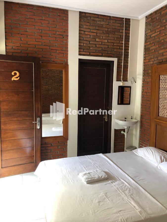 Rifka Annisa Guesthouse Syariah Redpartner Yogyakarta Exterior photo