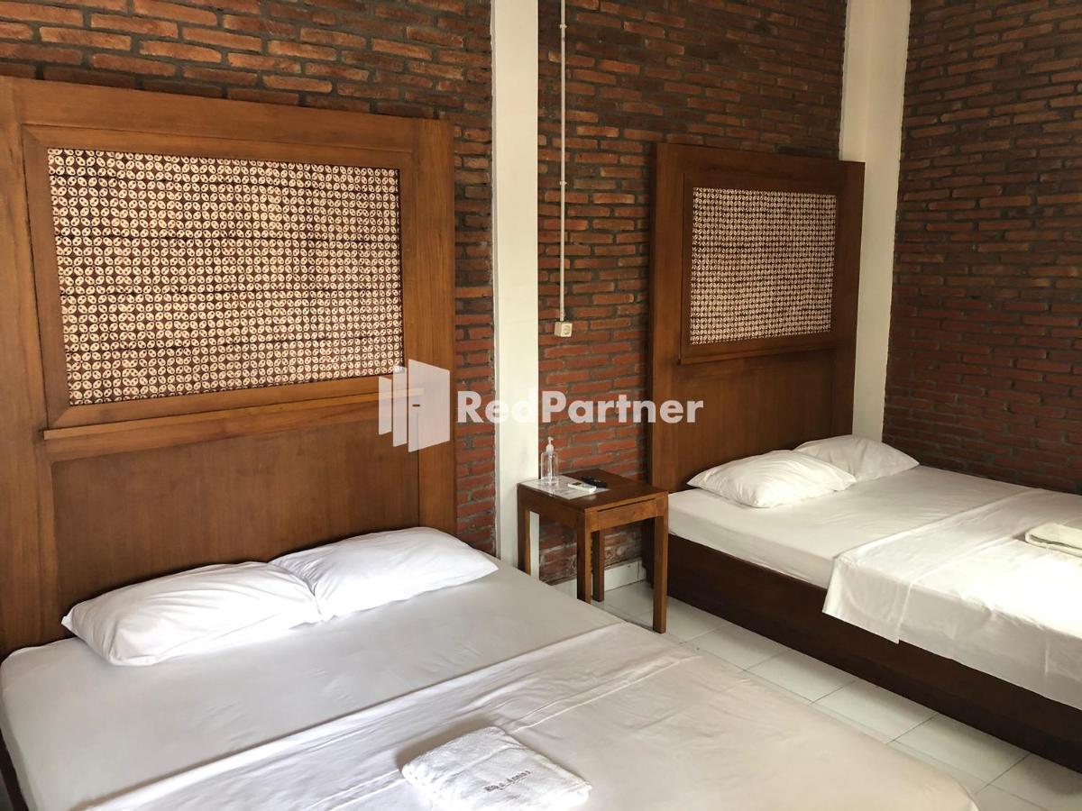 Rifka Annisa Guesthouse Syariah Redpartner Yogyakarta Exterior photo